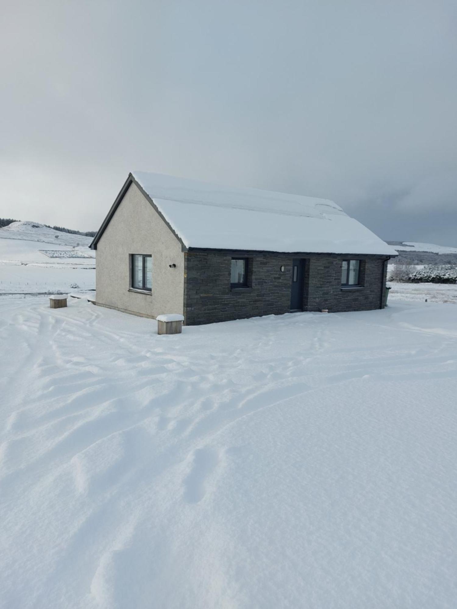 הוילה Skeabost Poachers Bothy מראה חיצוני תמונה